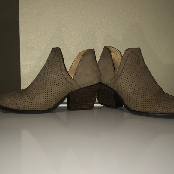 Steve Madden booties! - Picture 2 of 6